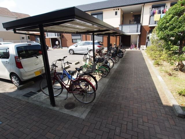 物件内観写真5　(駐輪場)