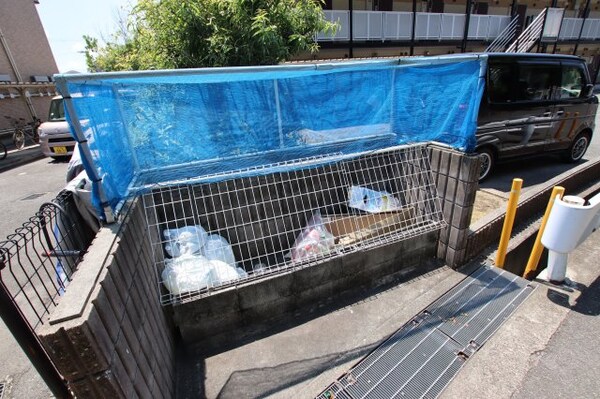 建物設備(敷地内ゴミ置き場)