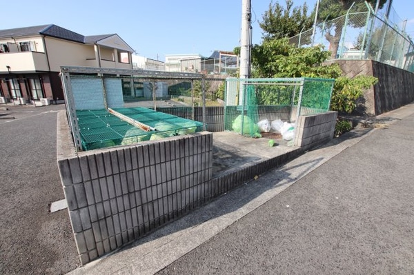 建物設備(敷地内ゴミ捨場)