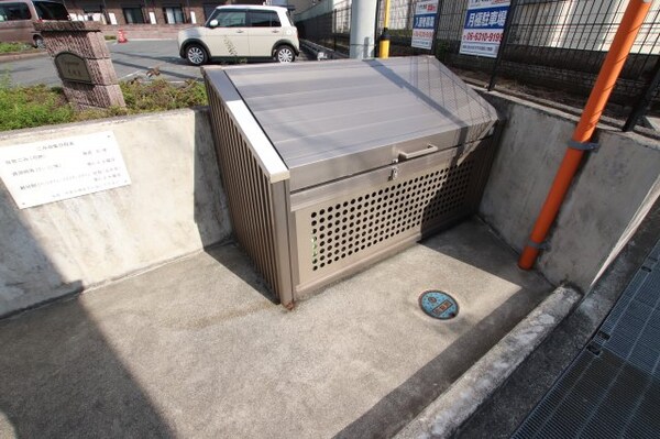 建物設備(敷地内ゴミ捨場)