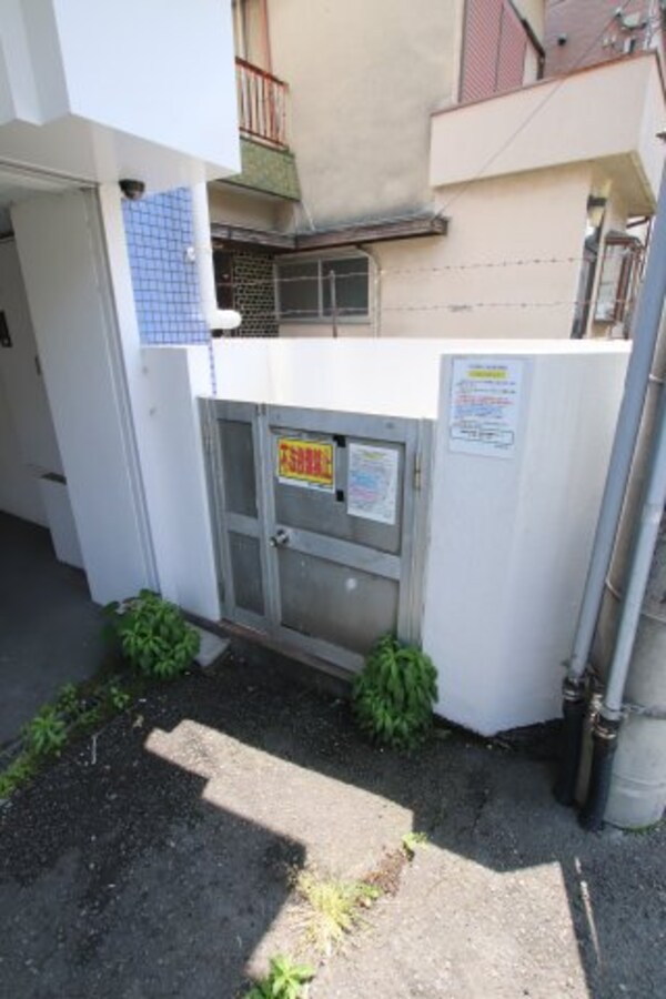 建物設備(敷地内ゴミ捨場)