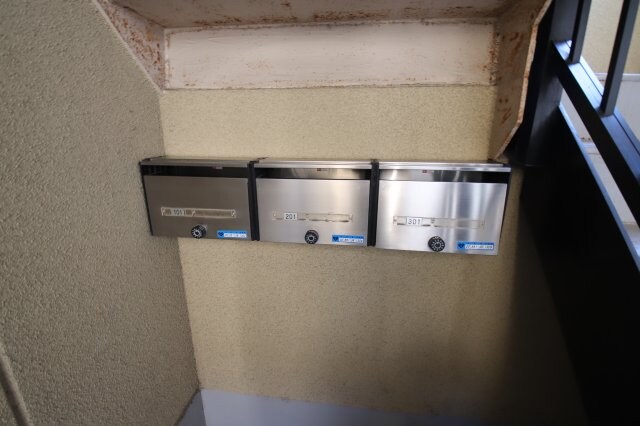 物件内観写真4　(ポスト)