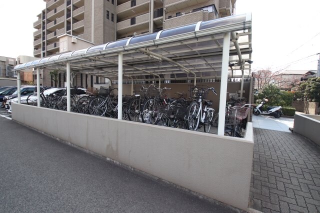 物件内観写真4　(駐輪場)