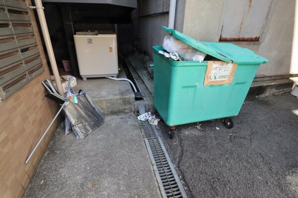 建物設備(敷地内ゴミ捨場)