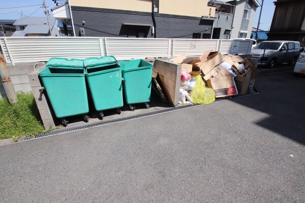 建物設備(敷地内ゴミ置き場)