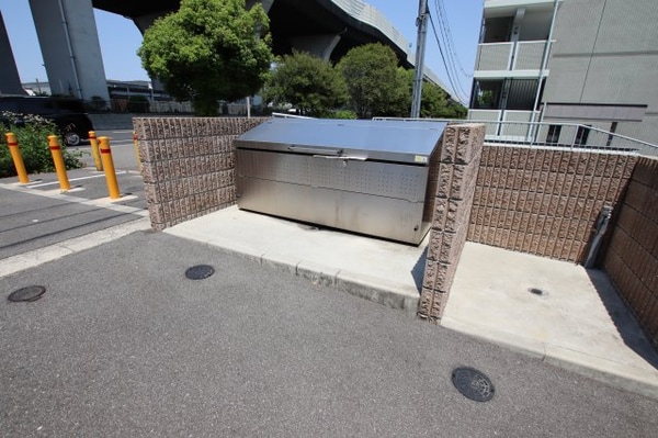 建物設備(敷地内ゴミ捨場)