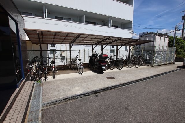 物件内観写真4　(駐輪場)