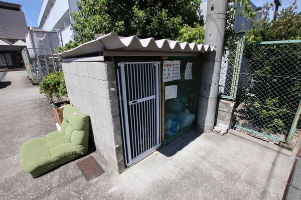 建物設備(敷地内ゴミ捨場)