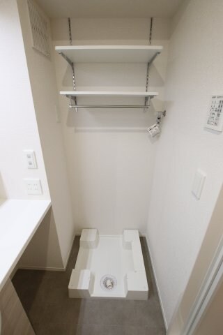 物件内観写真12　(室内洗濯機置場)