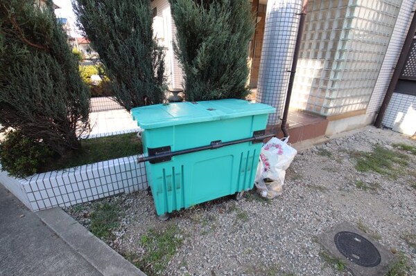 建物設備(敷地内ゴミ捨場)