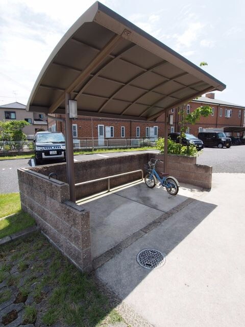 物件内観写真4　(駐輪場)