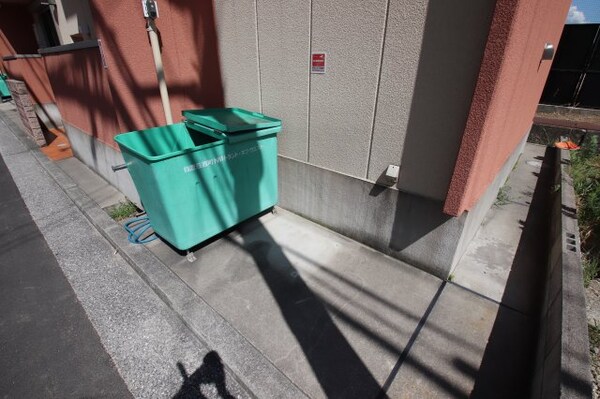 建物設備(敷地内ゴミ置き場)