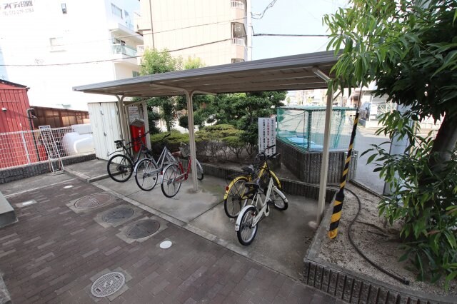 物件内観写真4　(駐輪場)