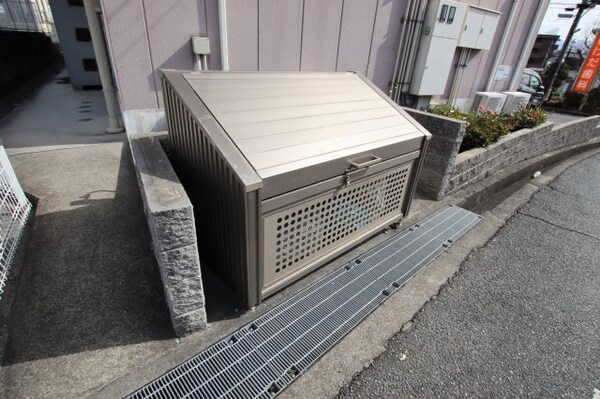 建物設備(敷地内ゴミ捨場)