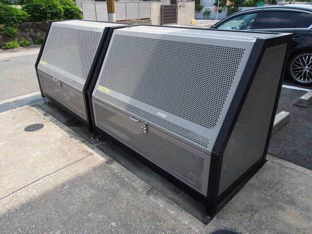 物件内観写真5　(敷地内ゴミ置き場)