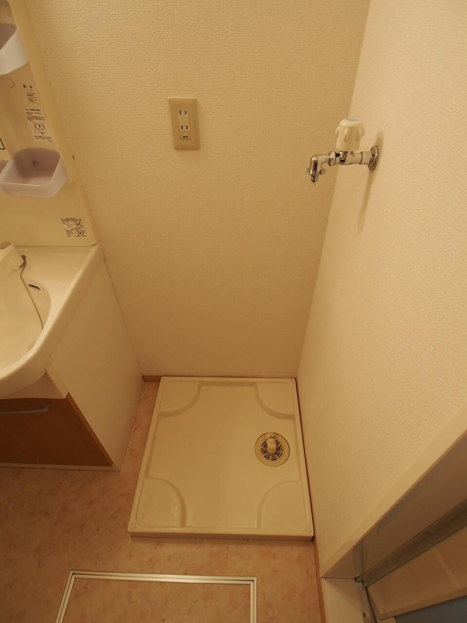 物件内観写真12　(室内洗濯置場)