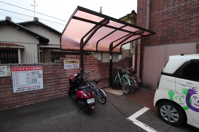 物件内観写真3　(駐輪場)