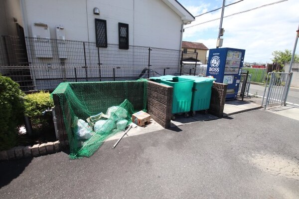 建物設備(敷地内ゴミ捨場)