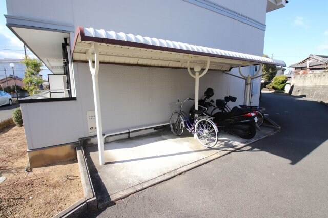 物件内観写真4　(駐輪場)