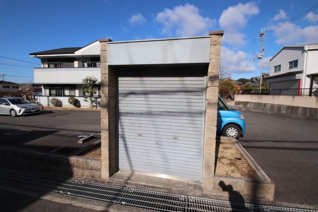 物件内観写真5　(敷地内ゴミ置き場)