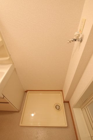 物件内観写真13　(室内洗濯機置場)