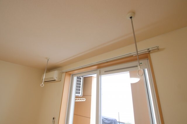 物件内観写真27　(室内物干し)