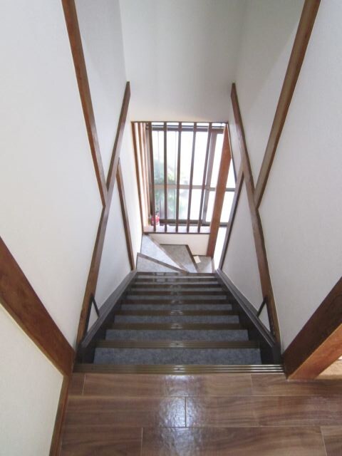 物件内観写真20　(階段)