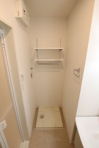 物件内観写真13　(室内洗濯機置場)