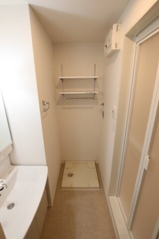 物件内観写真13　(室内洗濯機置場)