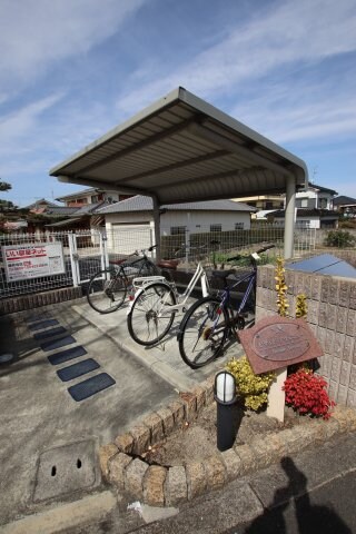 物件内観写真5　(駐輪場)