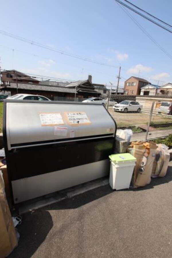 建物設備(敷地内ゴミ捨場)