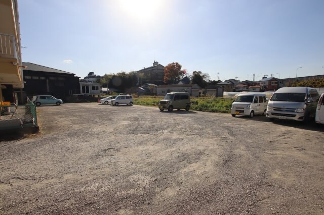 物件外観写真3　(近隣駐車場)