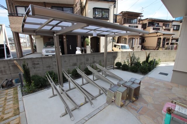 物件内観写真4　(駐輪場)