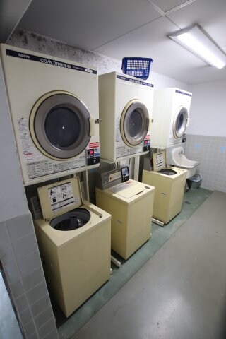 物件内観写真7　(コインランドリー)