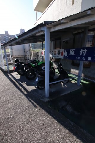物件内観写真3　(バイク置場)