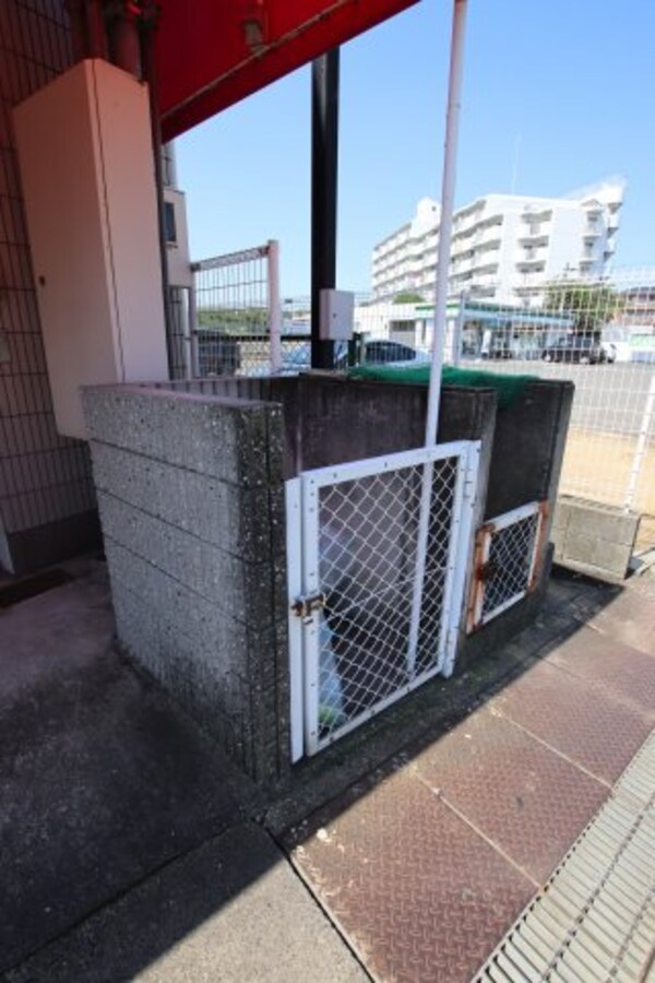 建物設備(敷地内ゴミ捨場)