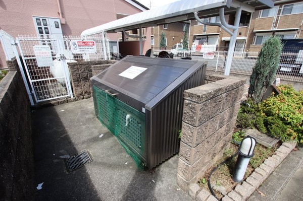 建物設備(敷地内ゴミ捨場)