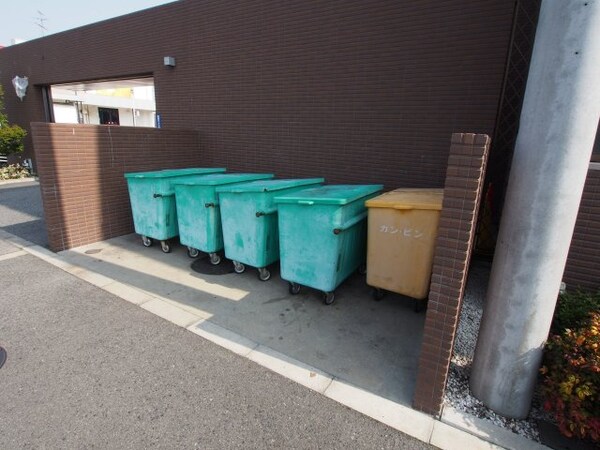 建物設備(敷地内ゴミ捨場)