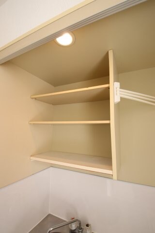物件内観写真12　(吊戸棚)