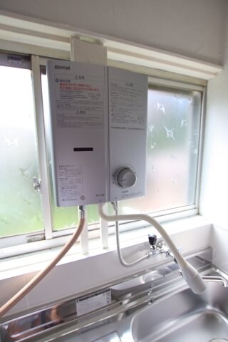物件内観写真13　(瞬間湯沸かし器)