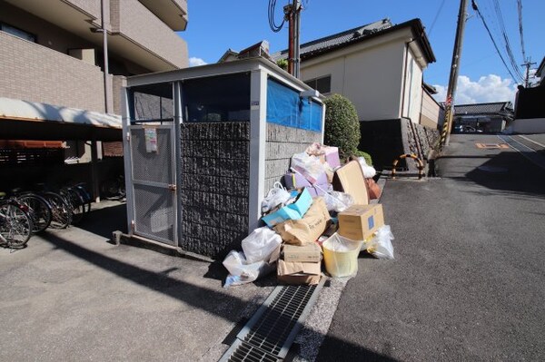建物設備(敷地内ゴミ捨場)