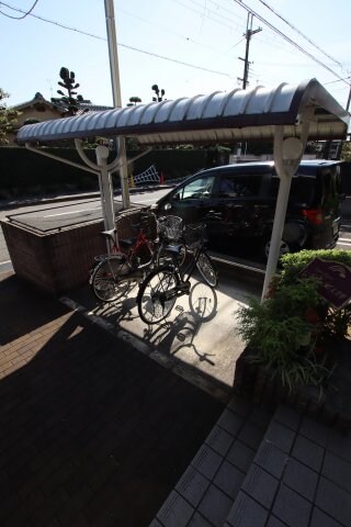 物件内観写真5　(駐輪場)