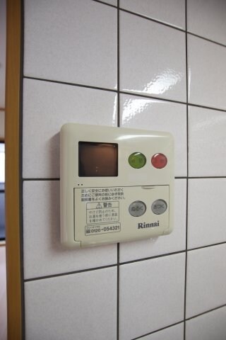 物件内観写真18　(給湯器リモコン)