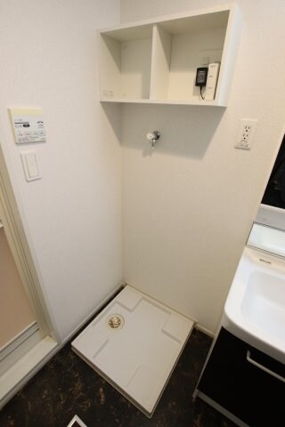 物件内観写真12　(室内洗濯機置場)