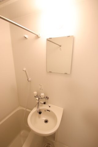 物件内観写真10　(洗面台)