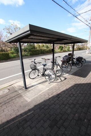 物件内観写真4　(駐輪場)