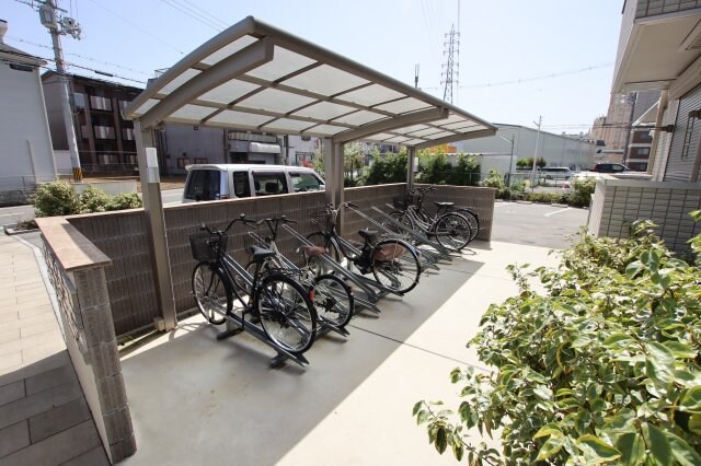 物件内観写真4　(駐輪場)