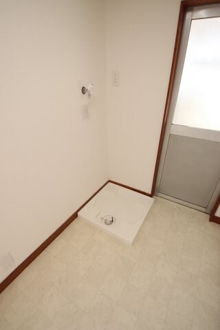 物件内観写真13　(室内洗濯機置場)