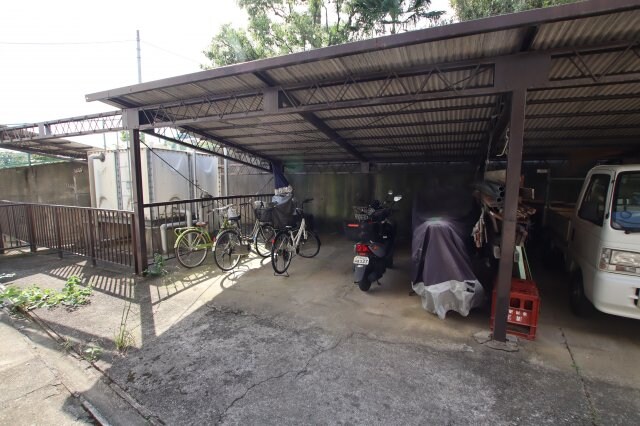 物件内観写真4　(駐輪場)