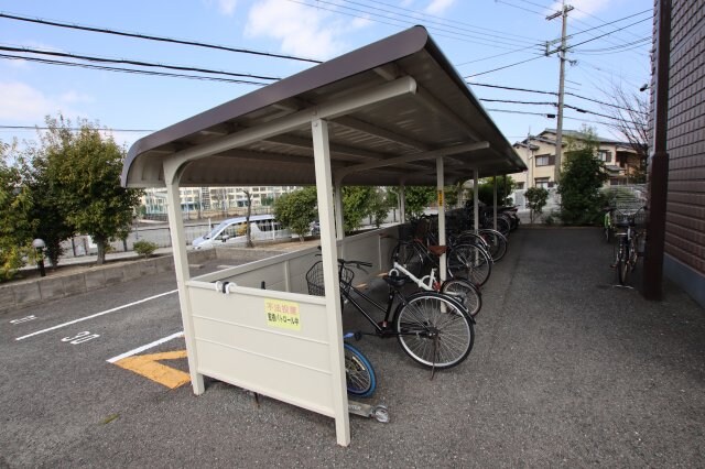 物件内観写真4　(駐輪場)